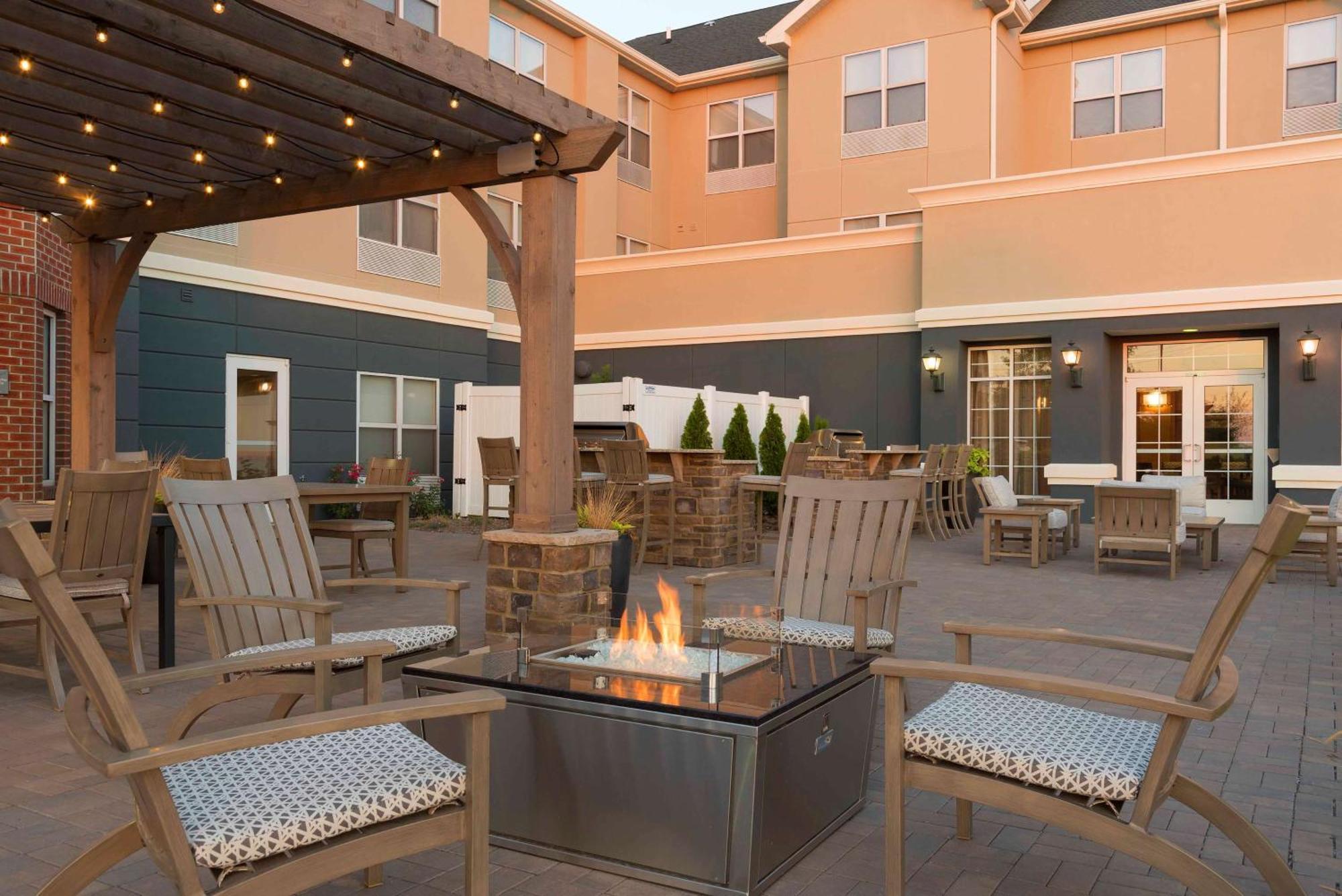 Homewood Suites By Hilton Indianapolis Airport / Plainfield Exterior photo