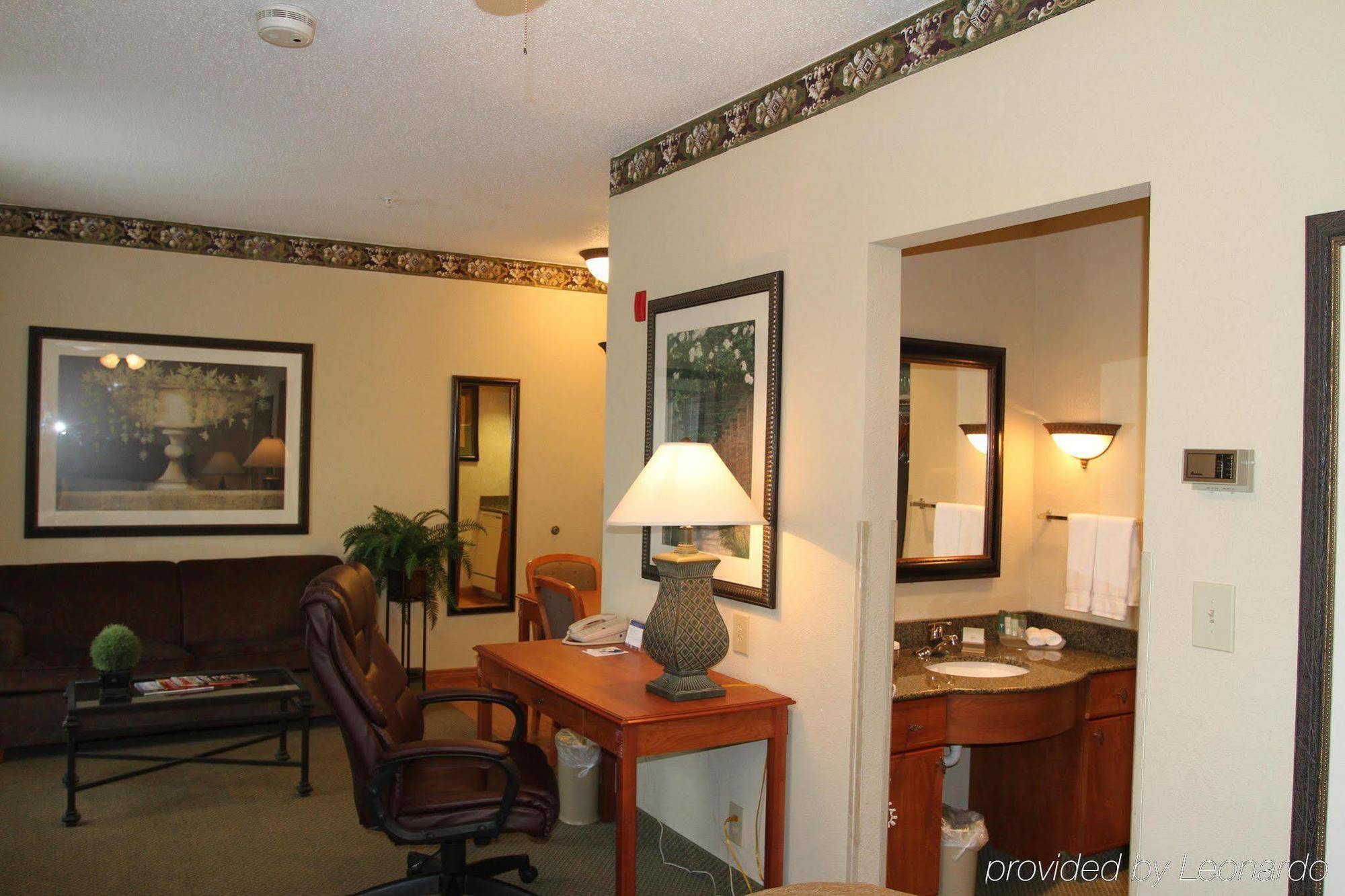 Homewood Suites By Hilton Indianapolis Airport / Plainfield Room photo